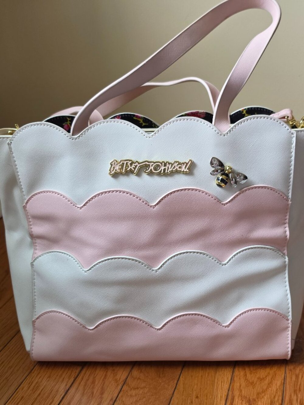 Betsey Johnson Scalloped Striped Bumble Bee Shoulder Bag Purse Pink and White